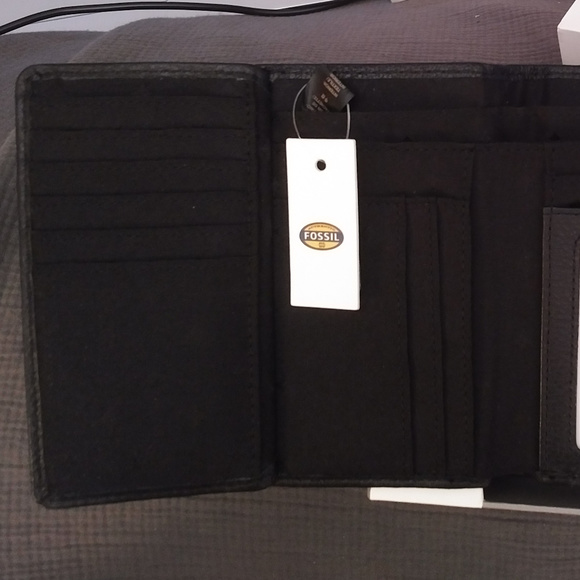 **SOLD** Fossil Marlow Leather Wallet - Picture 3 of 8